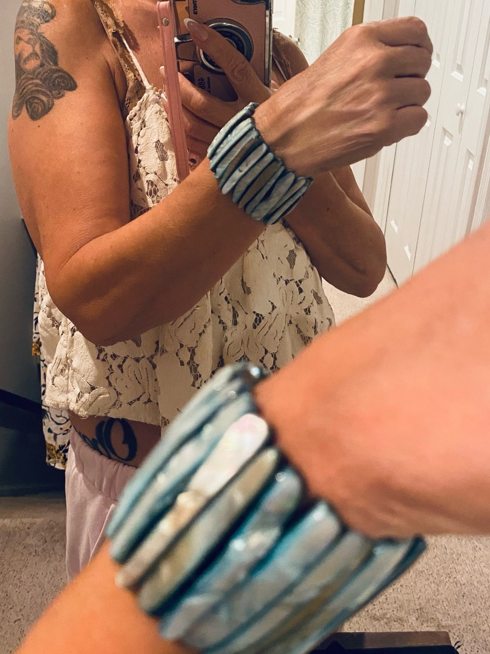 Stretch blue variation shell bracelet